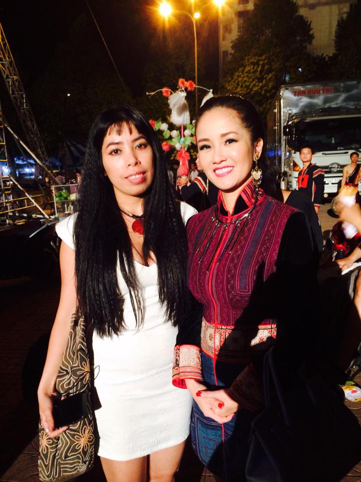 Hồng Nhung tham gia Lễ hội Cà phê Tây Nguyên.
