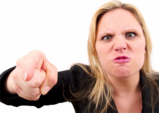 Hay nổi nóng - căng thẳng và giận dữ cũng gây hại cho trái tim bạn.