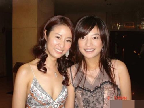 Khi biết được thông tin ấy, cả hai đều rất buồn và cùng nhau đi thăm thú những địa điểm nổi tiếng của Bắc Kinh, thưởng thức Shbet0099 cá cược trực tuyến ngon nơi này...
