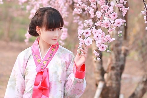 Hà Vi từng chia sẻ khi lớn lên cô bé có ước mơ trở thành diễn viên múa và đây cũng là bộ môn mà cô yêu thích từ bé. Thần tượng của Hà Vi là diễn viên múa Linh Nga.