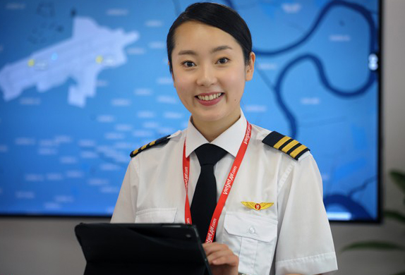 Ngắm nữ phi công Hàn Quốc xinh đẹp của hãng bay Việt Nam