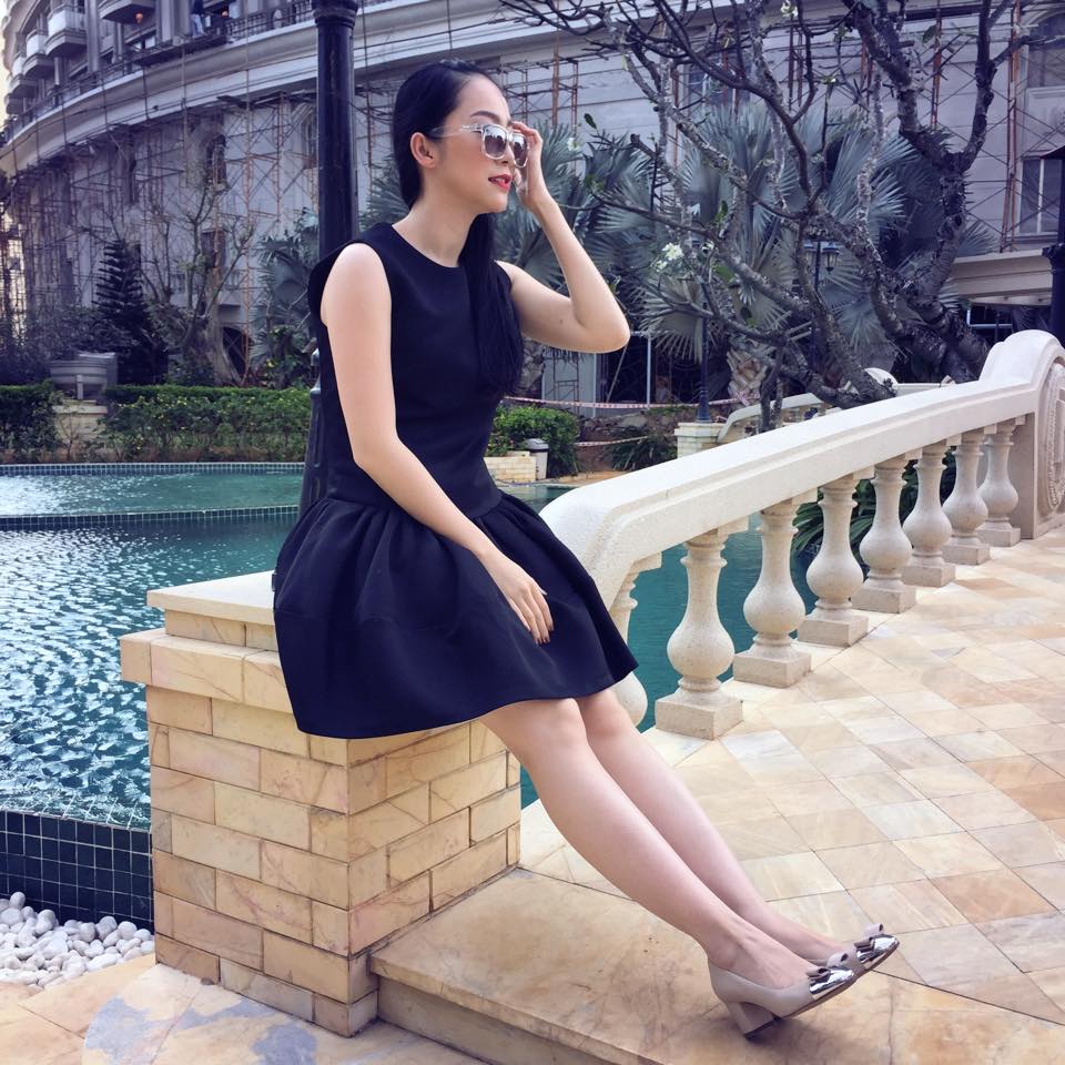 Linh Nga luôn có cách kết hợp Shbet999 com đăng nhập đơn giản nhưng sang trọng.