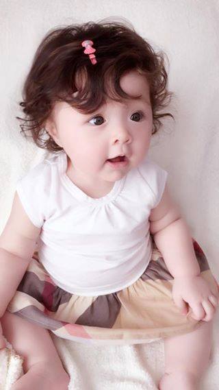 Từ khi Mộc Trà ra đời, Elly Trần thường xuyên chia sẻ những hình ảnh đáng yêu của bé lên trang cá nhân.