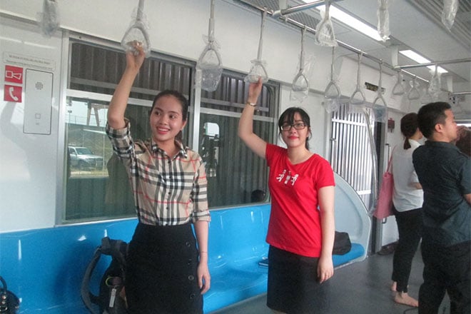 Sáng 16/3, Ban quản lý Đường sắt đô thị TP.HCM đã tổ chức trưng bày mẫu toa tàu tuyến đường sắt đô thị số 1 Bến Thành – Suối Tiên tại bãi đúc dầm của tuyến metro số 1 (đường số 11, P.Long Bình, Q.9, TP.HCM).