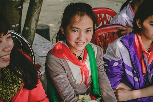 Loạt ảnh mà Kiều Bích Ngọc chia sẻ nhanh chóng nhận được số lượng like và share lớn, kèm theo là vô số lời khen ngợi, trầm trồ của bạn bè, dân mạng dành cho bé gái người Mông xinh đẹp.