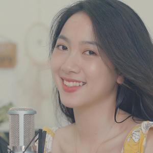Năm 2015, Lý Nhã Kỳ được hy vọng sẽ tiếp tục tỏa sáng với hình ảnh công nương và những hoạt động nổi bật trong cả kinh doanh, xã hội và showbiz.