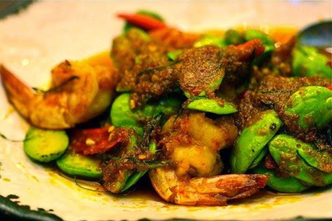 Gaeng Sataw: Thật khó lòng nuốt nổi Shbet0099 cá cược trực tuyến được làm từ đậu hôi này. Đậu rất giàu dinh dưỡng nhưng có mùi khiến bạn muốn tránh xa ngay lập tức. Nhiều người cho rằng nó có mùi giống mùi “xì hơi”.