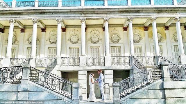Tại một công trình kiến trúc lạ ở Tây Ban Nha.
