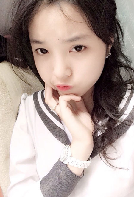 Ảnh thời học sinh của Kỳ Duyên cho thấy cô có nhan sắc hơn người.