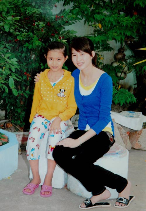 Làn da trắng bóc và nét mặt hiền hài hòa 'trổ' sớm dù tổng thể vẫn là cô thiếu nữ thôn quê.
