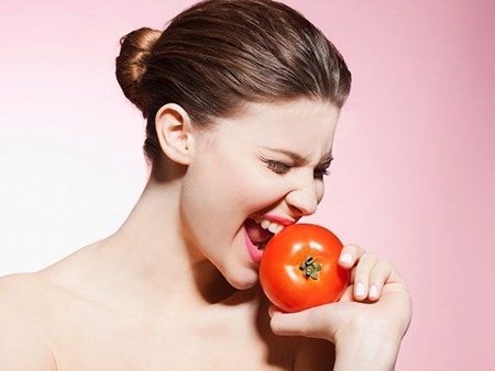 Phòng ung thư: Chất lycopene còn có khả năng oxy hoá đặc biệt, có thể tiêu trừ các phân tử tự do, bảo vệ tế bào, ngăn chặn quá trình biến đổi của các bệnh ung thư.