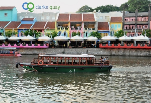 Những căn nhà dọc bến Clarke đã được trùng tu lại sặc sỡ và đẹp hơn.
