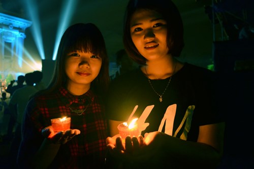 Những bạn Mừng SHBET phiên bản mới 2025 đến từ các trường đại học sôi động tham gia Giờ Trái đất 2015.