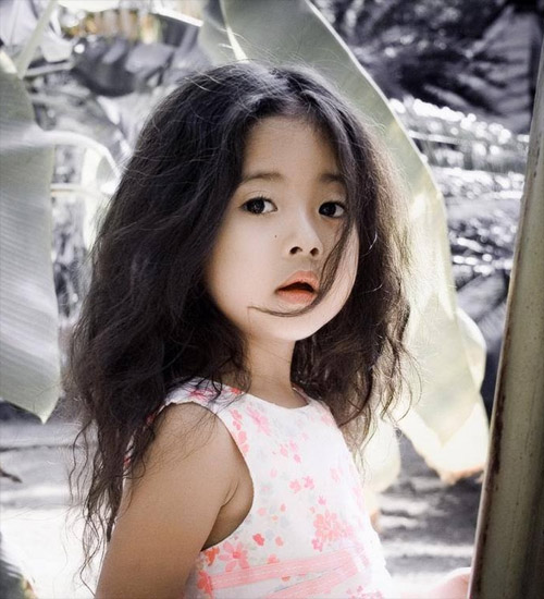 Cô bé 12 tuổi này từng được mọi người dành tặng biệt danh “búp bê” vì gương mặt xinh đẹp, đôi mắt biết nói và nét biểu cảm duyên dáng không thua kém các mẫu ảnh chuyên nghiệp.