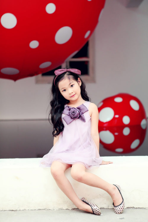 Thiên Trang sinh năm 2007, sống tại Hà Nội từng catwalk tại Hanoi Fashion Week 2014, quảng cáo cho nhiều nhãn hiệu thời trang trẻ em và tham gia đóng TVC.
