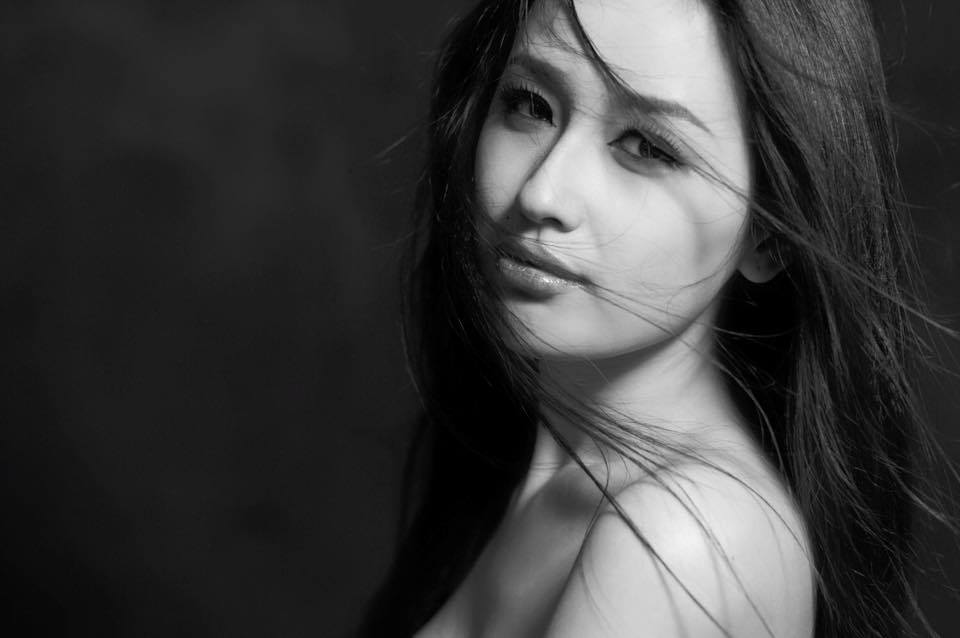 Mai Phương Thúy khoe ảnh chân dung gợi cảm.