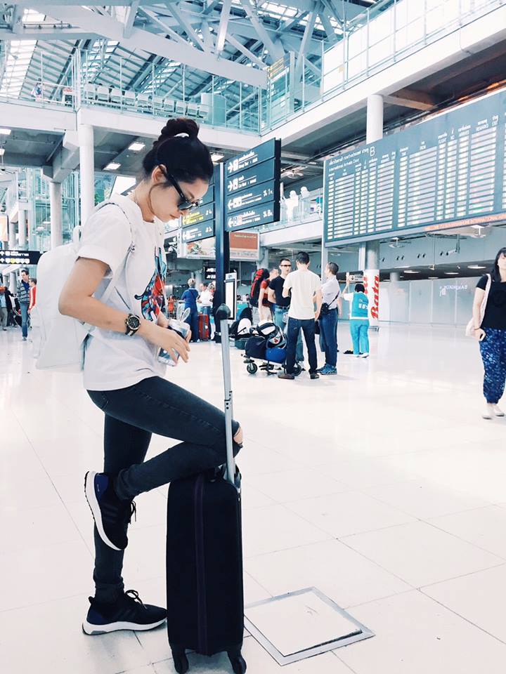 Sau liveshow Bước nhảy hoàn vũ, Chi Pu lên đang đường đi công tác nước ngoài.