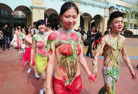 10 cặp đôi tổ chức Quatrian shbet hiện đang mở khỏa thân gây sốc