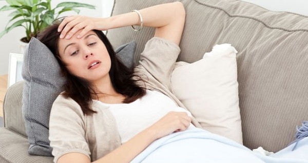 Nhức đầu thường xuyên - khi bị nhức đầu thường xuyên thì bạn nên đi khám sớm bởi đó có thể là triệu chứng của bệnh ung thư phổi.