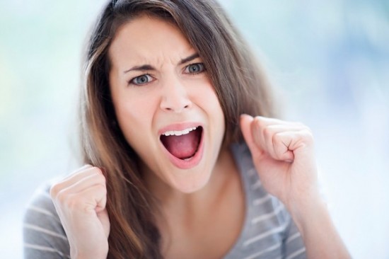 Thay đổi tâm trạng thất thường - bạn cảm thấy mình có thể dễ dàng thay đổi tâm trạng nhanh chóng, tiếp theo là mệt mỏi và thậm chí trầm cảm... thì rất có thể bạn đang có nguy cơ bị ung thư phổi hoặc bệnh ung thư nào đó.