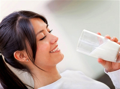 4 điều người hay thức đêm phải nhớ để không bị nổi mụn