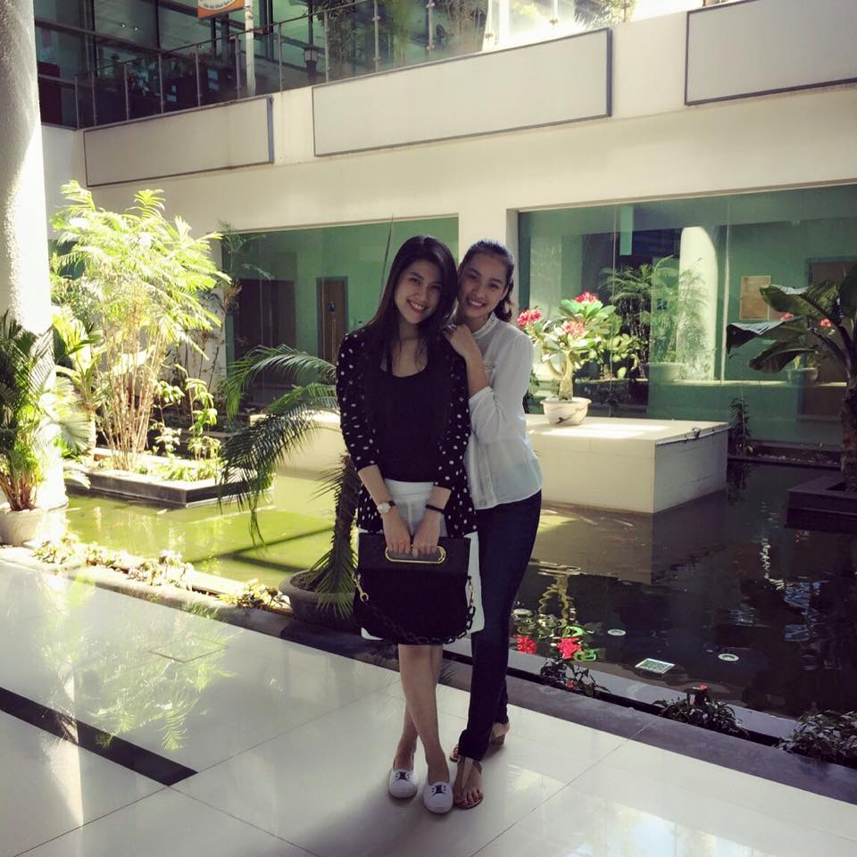 MC Thu Hằng điệu đà trong chuyến công tác Tây Nguyên.