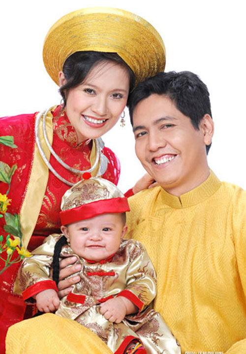 Bé Cà Phê của cặp sao Thanh Thúy – Đức Thịnh thừa hưởng cả nét đẹp của bố và mẹ. Cậu bé gần như y đúc bố ở khuôn miệng.