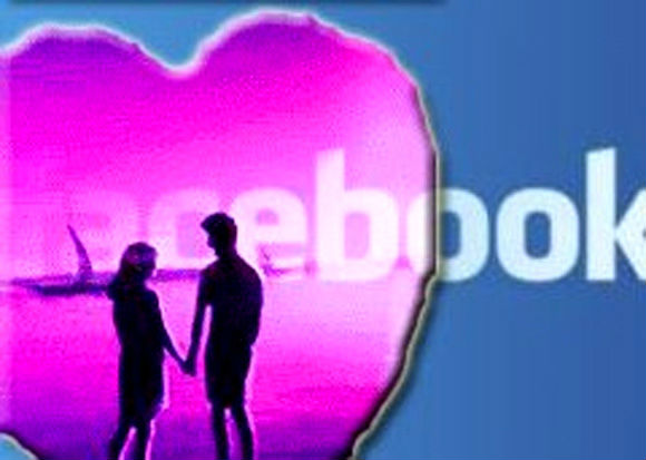 Facebook: Tình cũ, tình mới, tình không tới