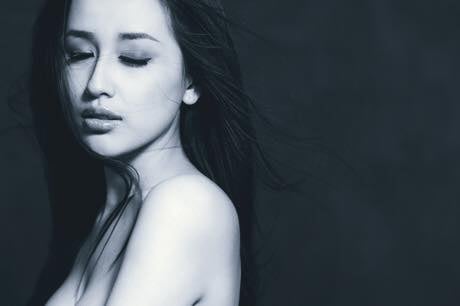 Mai Phương Thúy khoe bức ảnh bán nude gợi cảm.
