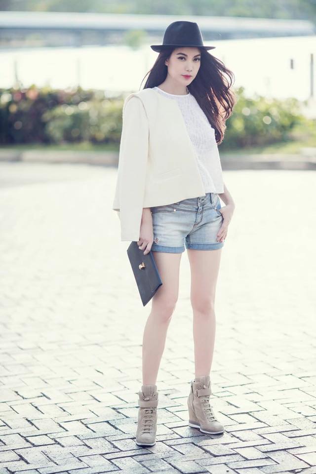 Trương Ngọc Ánh cực kỳ cá tính, trẻ trung xuống phố ngày cuối tuần.