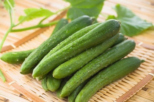 Dưa chuột có đại lượng vitamin và acid anim tự do giúp da sạch sẽ, tươi sáng, tiêu trừ da bị tổn thương từ ánh nắng mặt trời và thâm nám.
