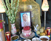 Khởi tố