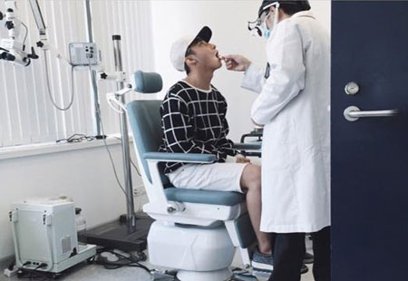 Sau viết tâm thư Sơn Tùng M-TP đi khám họng
