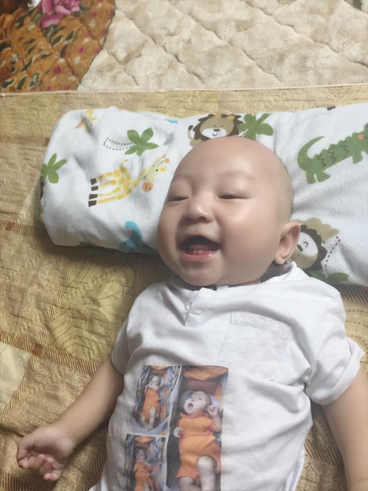 Rất nhiều người nhận xét cậu bé chính là 'bản sao' của bố.