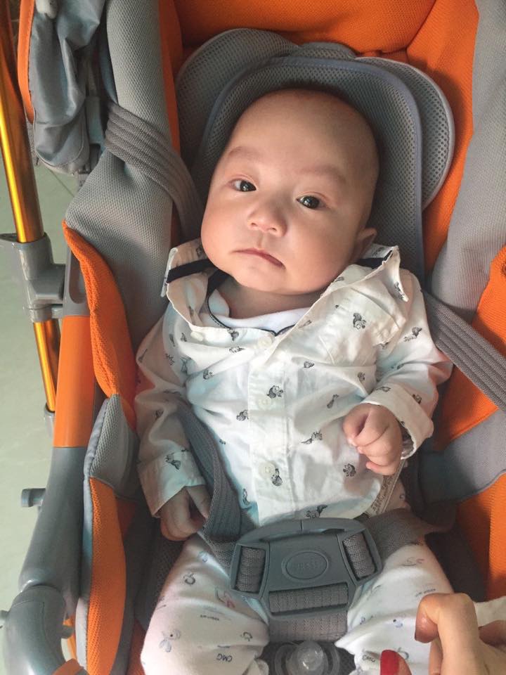 Thời gian gần đây, ca sỹ Tuấn Hưng thường xuyên chia sẻ những hình ảnh đáng yêu của con trai lên trang cá nhân.