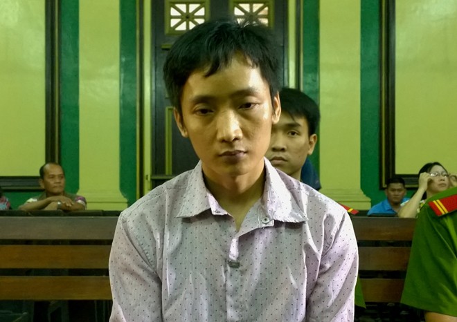 Bị từ chối tình cảm, gã trai tạt axit người trong mộng