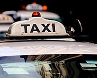 Khách cướp xe taxi nhân lúc tài xế xuống đi vệ sinh