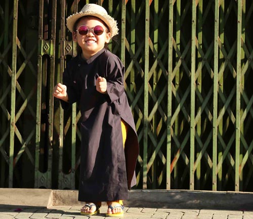 Anh cho biết, bộ ảnh được thực hiện ngay gần nhà bà ngoại, khu bến Bình Đông.