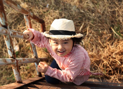 Bé Boong thường xuyên xuất hiện trên trang cá nhân của bố và nhận được rất nhiều lời khen ngợi bởi vẻ đáng yêu.
