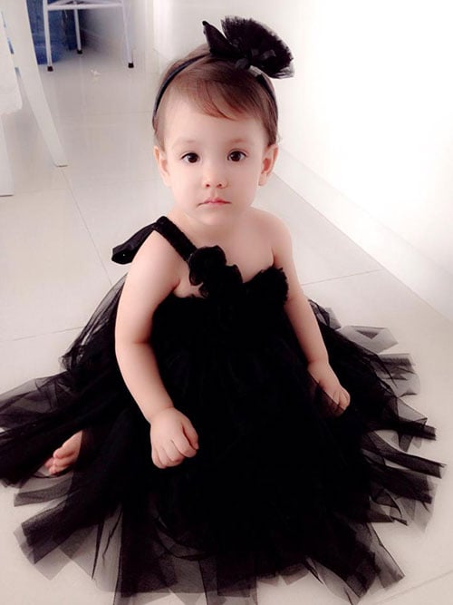 Hiện tại, Amanda đã được hơn một tuổi. Càng lớn, cô bé càng trở nên xinh đẹp với nhiều nét đẹp tổng hợp từ bố lẫn mẹ.