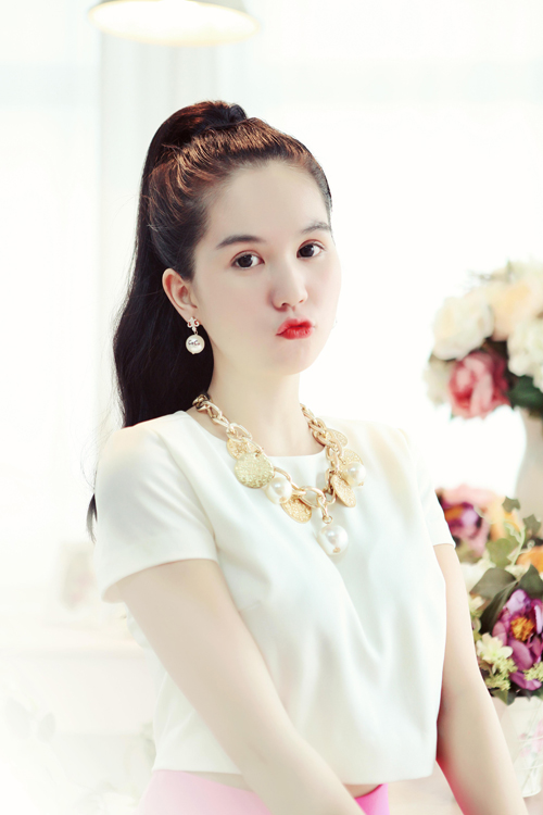 Dù chưa có bằng chứng về việc cô Shbet888 tiền thưởng cực khủng thẩm mỹ. Tuy nhiên, có thể thấy sự thay đổi về ngoại hình khiến cô rực rỡ hơn rất nhiều.