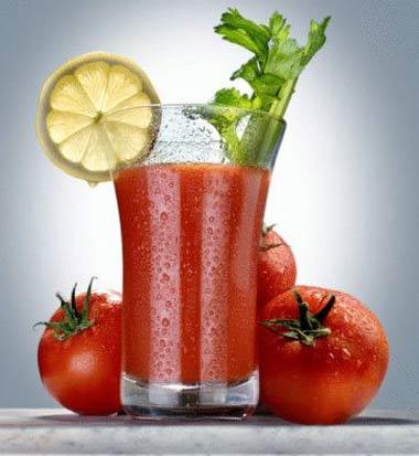 Nước ép Cà chua là nguồn cung cấp vitamin A và C rất tốt, giúp vô hiệu hóa các gốc tự do gây nên bệnh ung thư, tim mạch và lão hóa da.