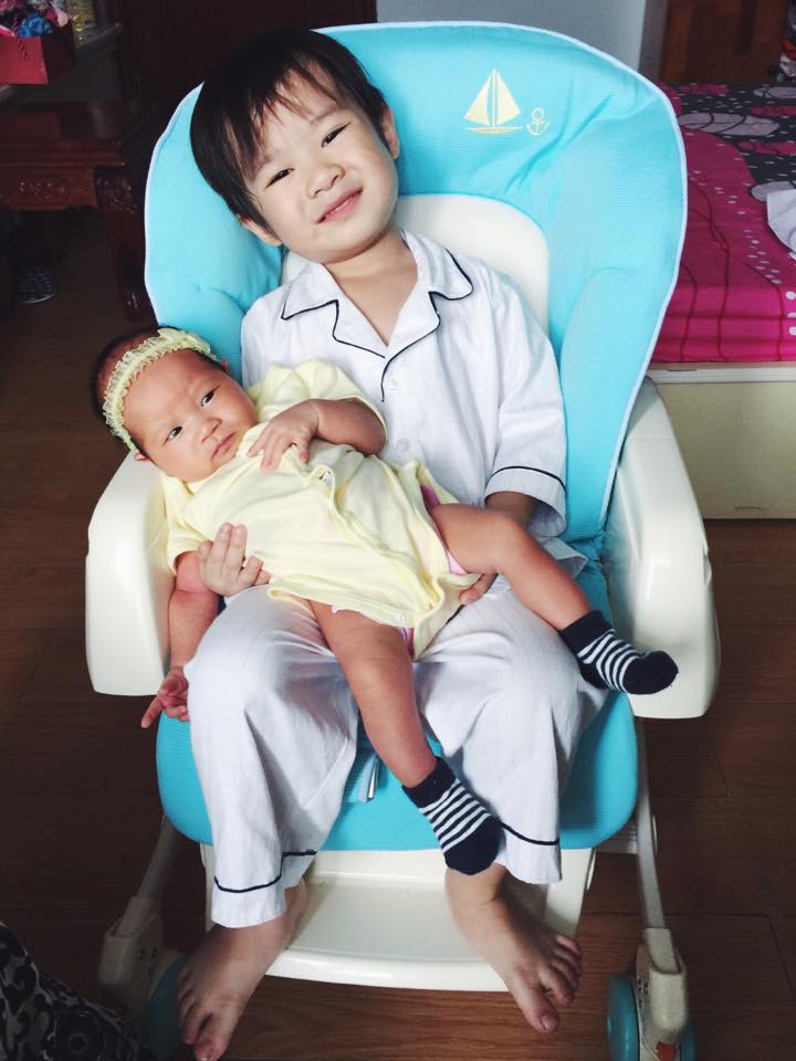 Anh cả Rio càng lớn càng chững chạc và yêu thương hai em gái.