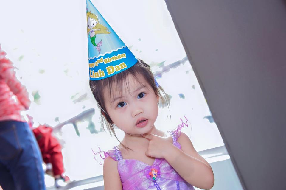 Cô bé Linh Đan càng lớn càng đáng yêu.