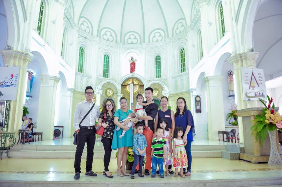 Ngày mai 06.04.2015 là con gái Cola Linh Đan tròn 2 tuổi, nên cả nhà tổ chức sinh nhật sớm một ngày cho bé.