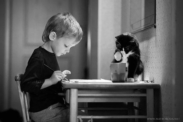 Với các bé gần gũi với các vật nuôi sẽ giúp các em có nhiều trải nghiệm thú vị.