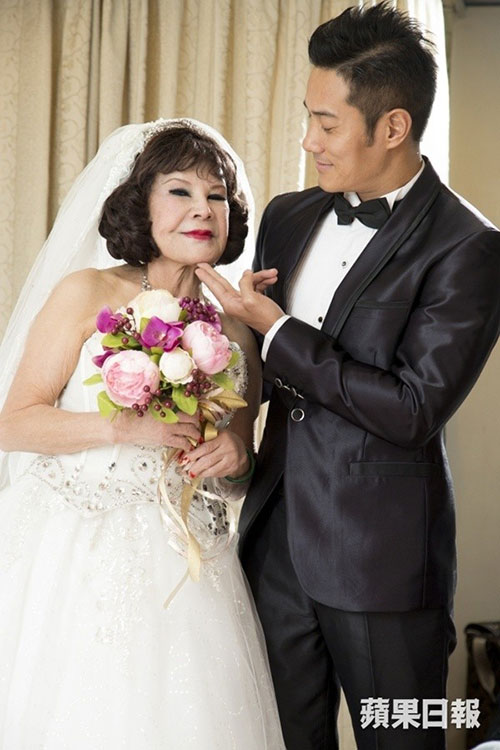 Mới đây, cộng đồng mạng Trung Quốc không khỏi xôn xao trước bộ ảnh cưới 'gây sốc' của 'thảm họa thẩm mỹ' Hoàng Hạ Huệ và mỹ nam Hoàng Tập Phong.