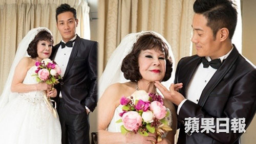 Bà không ngại tình tứ với mỹ nam.