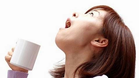 Uống ít nước - bạn hãy uống nhiều nước để Sh88bet đăng ký miễn phí được ngậm nước trong suốt cả ngày nhằm chống lại nguyên nhân gây hôi miệng. Vì khi Sh88bet đăng ký miễn phí tiếp nhận nhiều nước sẽ giúp rửa sạch mùi hôi gây ra do vi khuẩn tích lũy trong miệng đồng thời ngăn ngừa khô miệng.