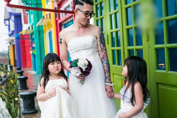 Bé lớn là Nguyễn Phan Tuệ Minh, ở nhà thường được gọi với cái tên Ong, sinh năm 2009, cô bé xinh xắn rất hiền lành.